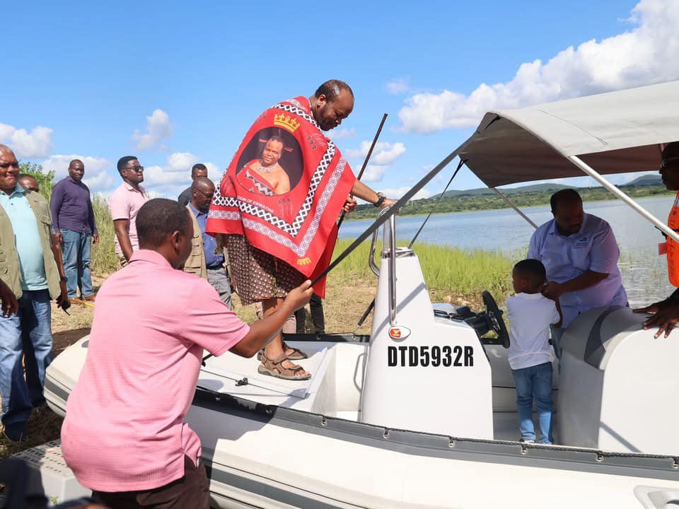 KING MSWATI III VISITS MAGUGA DAM AND LAKE MATSAMO